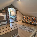 La Petite Maison Dans La Prairie Hotton