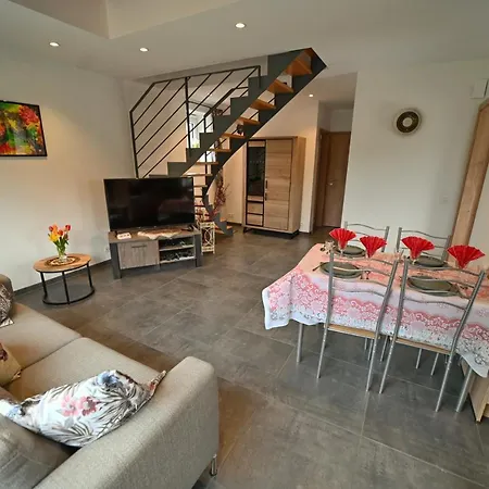 La Petite Maison Dans La Prairie בית נופש *
